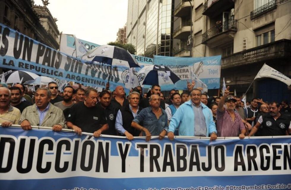 Marcha la CGT mientras crece la presión interna para un paro general