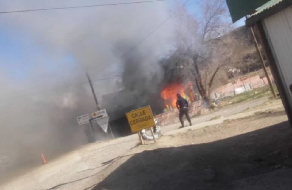 Pérdidas totales tras un incendio en el barrio Manantial Rosales