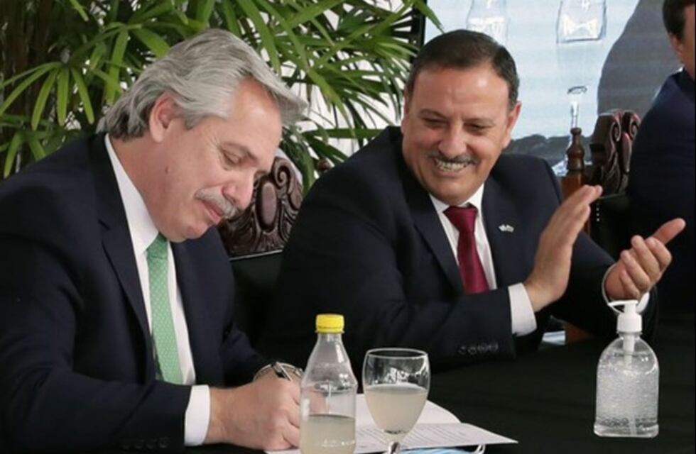 Alberto Fernández firmó un convenio para la construcción de 216 viviendas en La Rioja