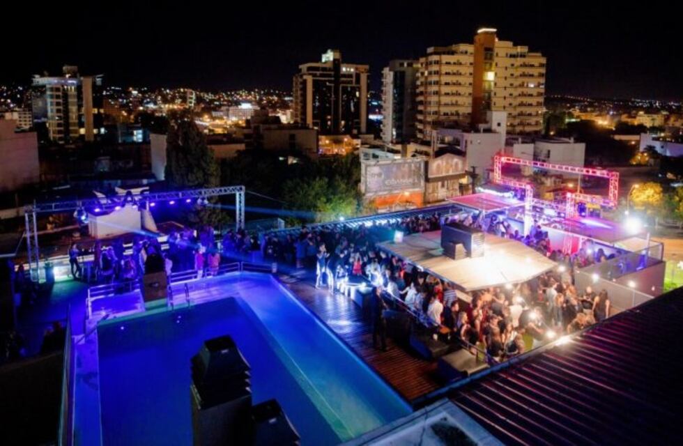 Terraza: fiesta reapertura temporada 2020