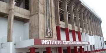 En Instituto trabajan unos 200 empleados\u002E Y una fuerte versión da cuenta que se producirían 70 despidos\u002E