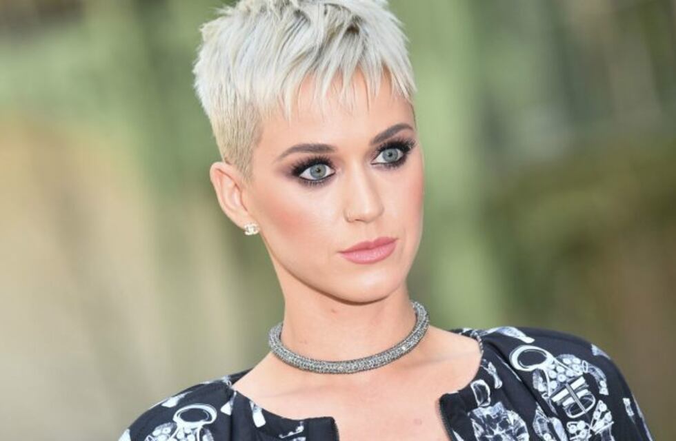 El emotivo video de Katy Perry anunciándole su embarazo a su abuela  antes de su muerte