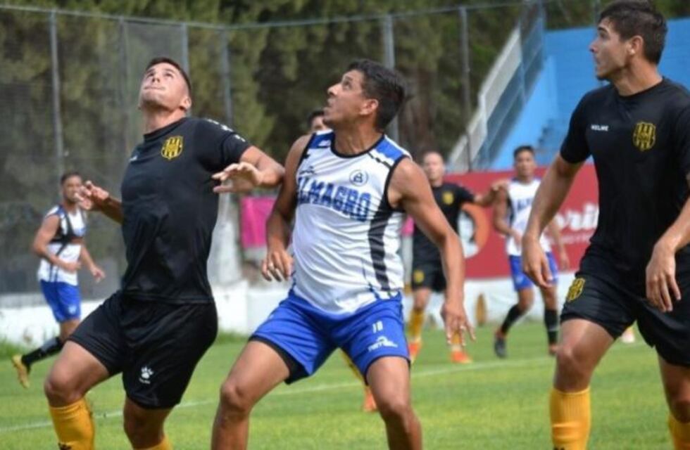 Olimpo perdió ante Almagro un amistoso. Jugó el puntaltense Leandro Lacunza