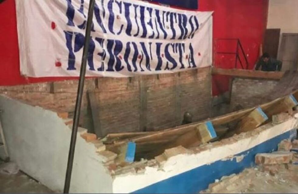 Se derrumbó un escenario durante un acto de Unidad Ciudadana y hay heridos