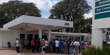 Abrazo simbólico a la Refinería San Lorenzo