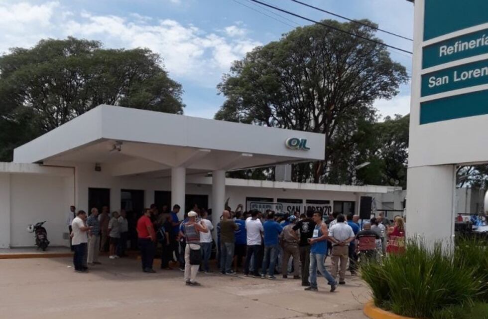 Abrazo solidario de trabajadores a la Refinería San Lorenzo