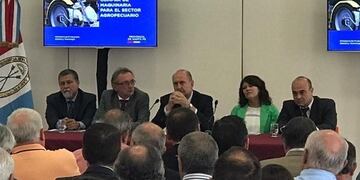 Perotti encabezó el lanzamiento de una línea de créditos para la compra de maquinaria agrícola\u002E (Prensa Perotti)