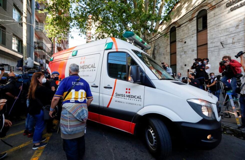 Diego Maradona recibió el alta y dejó la Clínica Olivos