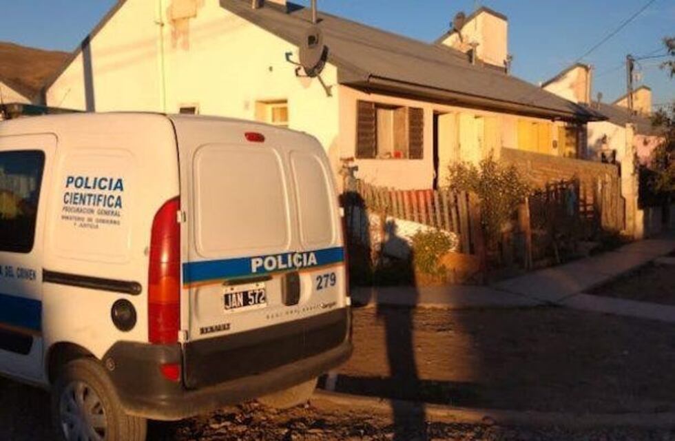 Una pareja fue amenazada y golpeada en plena calle por otras dos personas
