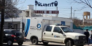 Familiares de las víctimas fatales lloran a metros de la fábrica\u002E