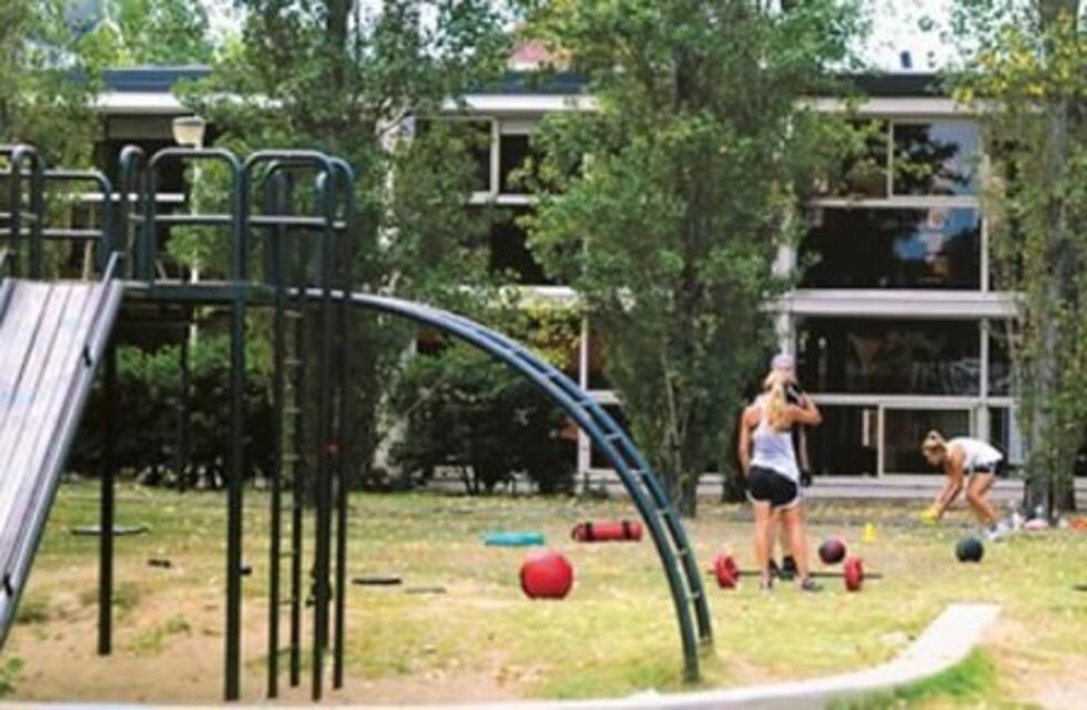 Una menor y una adolescente le robaron la moto a una mujer