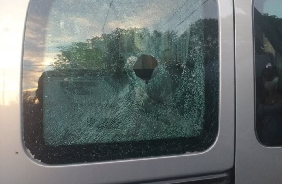 Una mujer reveló que su casa es blanco de tiroteos y bombas tras su separación