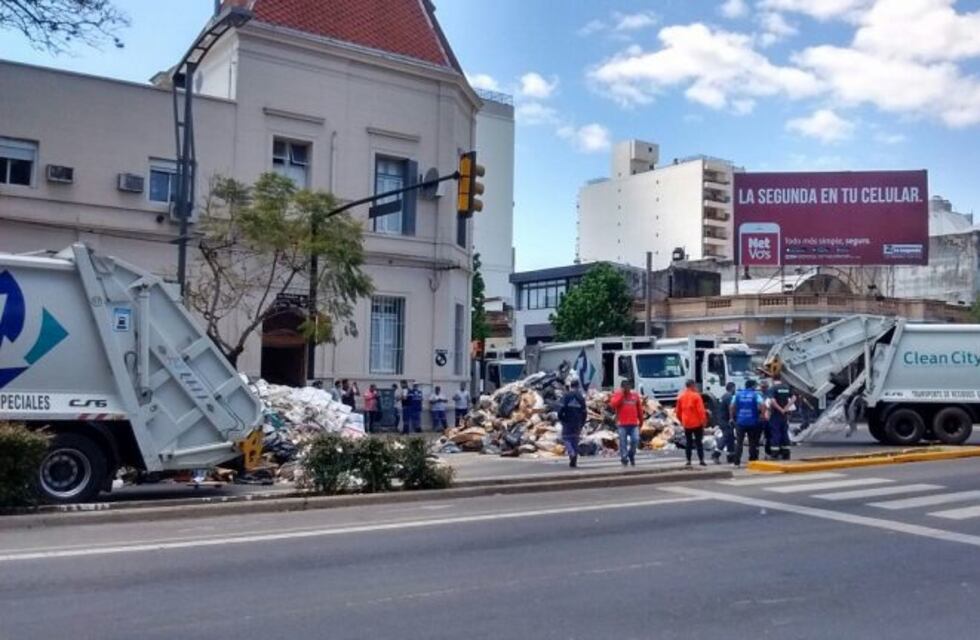 A un paso de que recolectores cumplan tareas comunitarias por arrojar toneladas de basura en plena calle