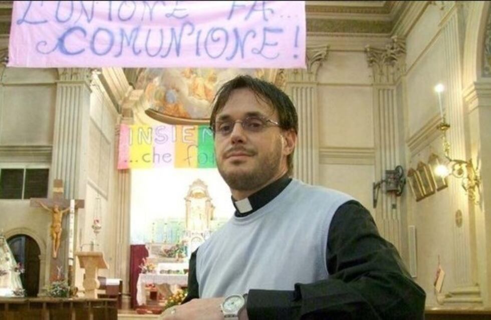 Un cura se casó con su novio en España