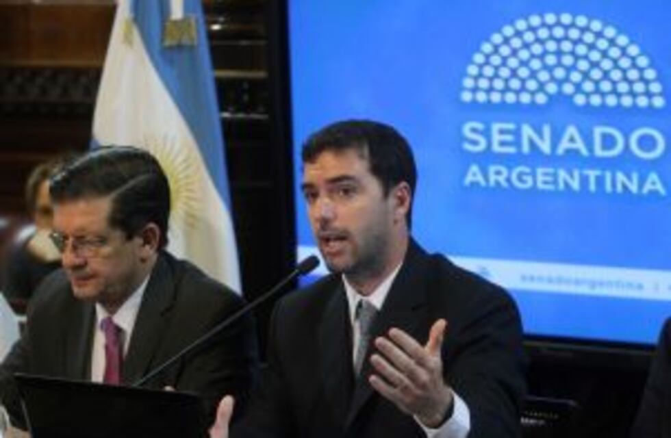 El titular de la Anses se mostró a favor de cambiar la edad jubilatoria