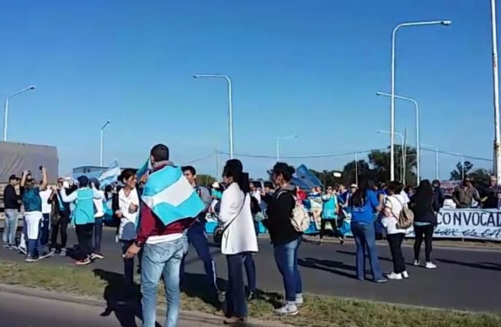 Banderazo docente por un "salario digno"