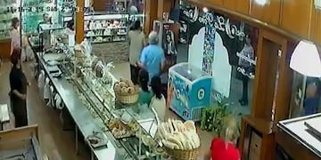 Panaderia donde balearon a una mujer\u002E