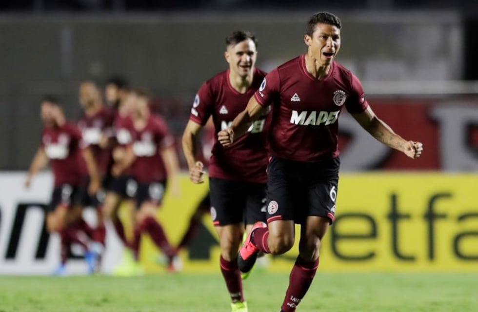 En una serie impresionante, Lanús perdió 4-3 ante San Pablo pero igual clasificó a octavos de la Sudamericana