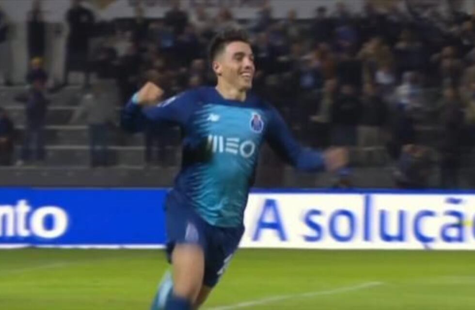 Renzo Saravia convirtió en Portugal el primer gol de su carrera