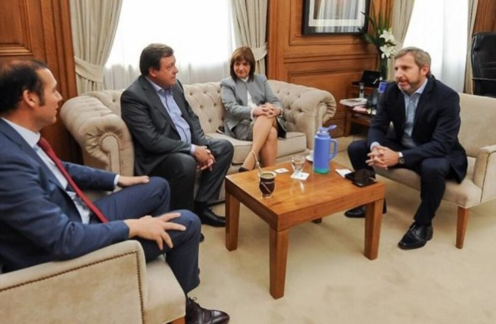 El Gobierno analizó con Neuquén y Río Negro el "trabajo conjunto para la búsqueda de Maldonado"