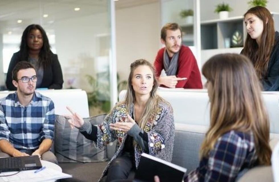 La brecha salarial de género en Argentina es de 106% por debajo del promedio global