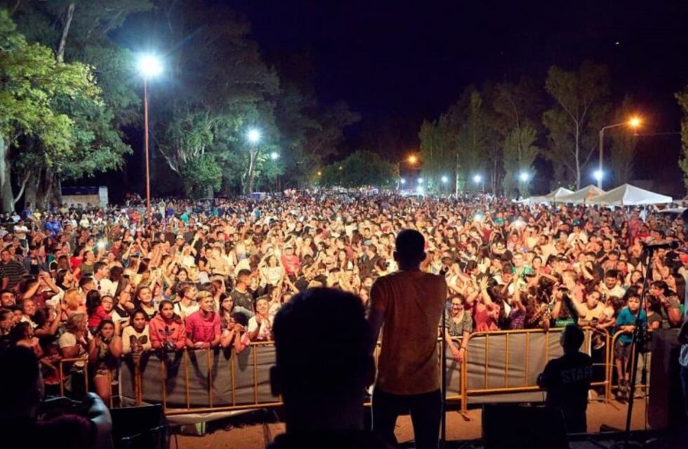 Facu Gutierrez se presentó en el Balneario de Arroyito ante más de 6000 personas