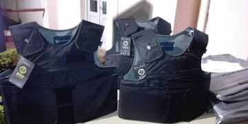 Nuevos chalecos antibalas para policìas de Alem