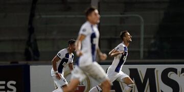 Argentina's Talleres midfielder Tomas Pochettino (R) celebrates his goal with his teammmates during their Copa Libertadores football match against Brazil's Sao Paulo FC at Mario Alberto Kempes Stadium in Cordoba, Argentina on February 6, 2019\u002E (Photo by DIEGO LIMA / AFP)