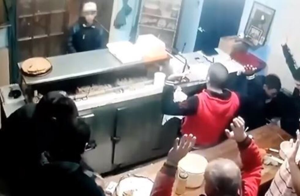 Angustioso robo a una pizzería de Lomas de Zamora quedó registrado en las cámaras de seguridad
