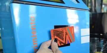 Los usuarios se quejan de la falta de lugares para realizar la carga de crédito\u002E (Municipalidad)