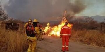 El fuego logró ser contenido en varios puntos de la provincia, y hay guardias de cenizas\u002E