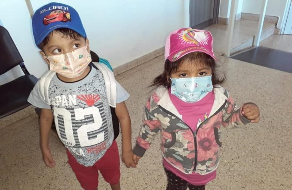 Punta Alta: su hijo tiene leucemia y regala lazos por oración