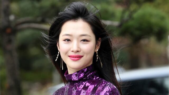 This undated photo released by Yonhap in Seoul on October 14, 2019 shows Sulli, a former member of top South Korean girl group f(x)\u002E - A popular K-pop star who had long been the target of abusive online comments was found dead at her home on October 14, South Korean police said\u002E (Photo by - / YONHAP / AFP) / - South Korea OUT / REPUBLIC OF KOREA OUT  NO ARCHIVES  RESTRICTED TO SUBSCRIPTION USE