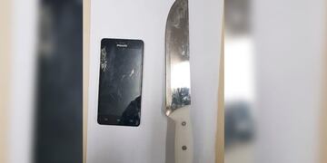 Entre los objetos que arrojó el criminal se encontraban un cuchillo y un celular que le pertenecía a la víctima\u002E