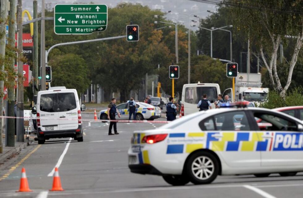 El momento en el que arrestan a uno de los sospechosos por los atentados en Nueva Zelanda