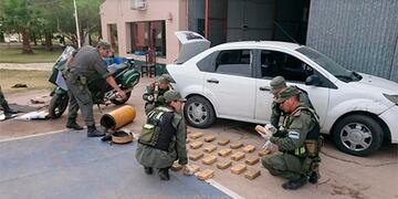La droga secuestrada por Gendarmería en cercanías de Villa María\u002E (Prensa Gendarmería)