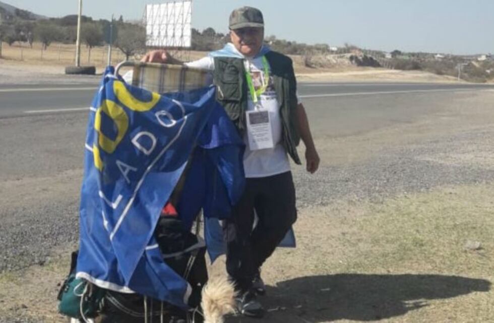 Jesús Tapia, el cordobés que camina al Obelisco pidiendo por los que más necesitan