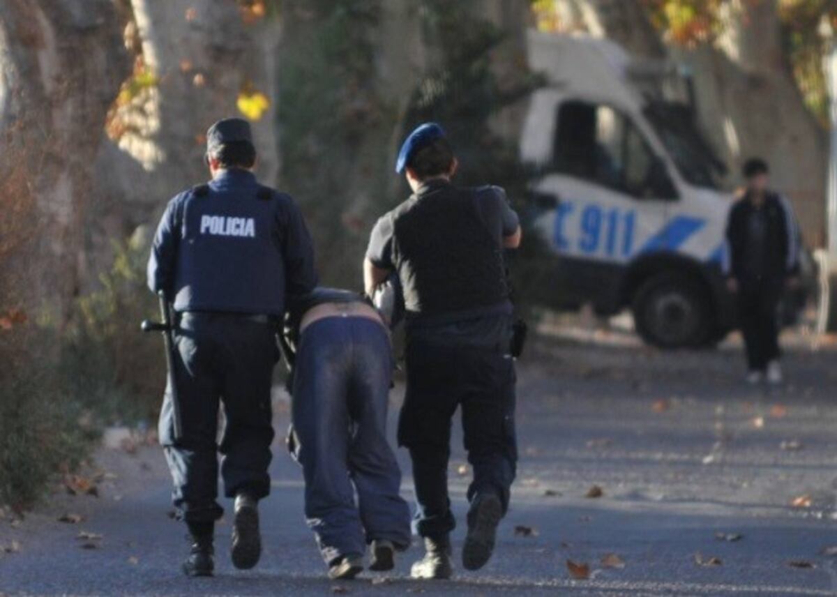 Las bandas delictivas de Guaymallén vienen ocupando espacio en las secciones policiales desde hace años\u002E Asaltos, tiroteos, amenazas, crímenes y drogas\u002E