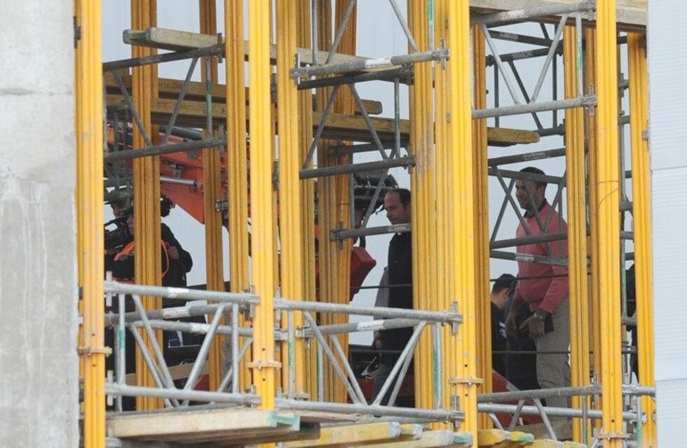 Derrumbe en el aeropuerto de Ezeiza: descartan que el andamio haya sido derribado por una grúa