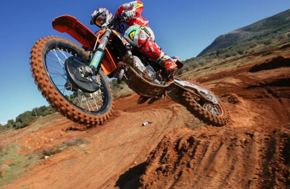 Un motociclista sufrió múltiples fracturas