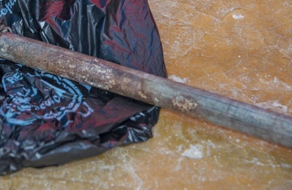 Remisero detenido por agredir "a fierrazos" a dos hermanos en una discusión de tránsito