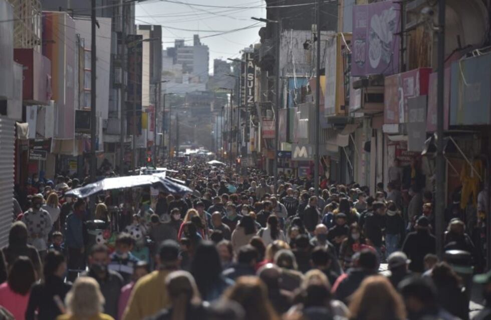 En fotos: el centro de Córdoba desbordado de personas en la previa del Día del Niño