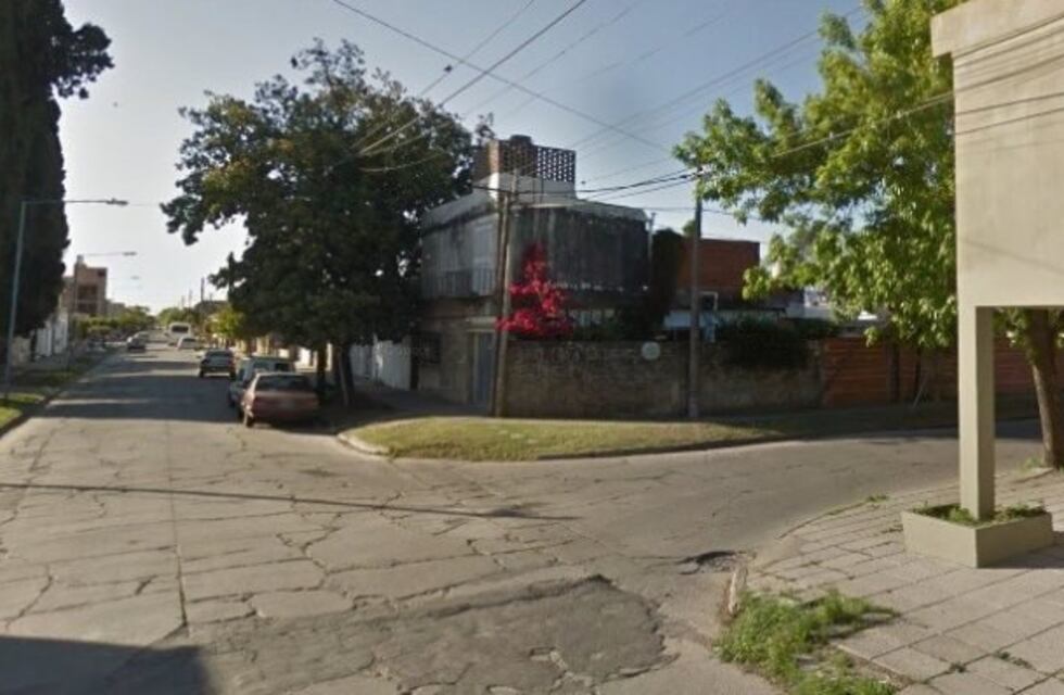 Enfrentamiento entre bandas terminó con puñetazos y destrozos en dos vehículos