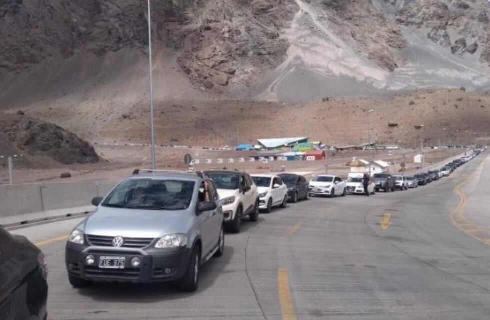 Fin de semana largo: kilómetros de cola para cruzar a Chile