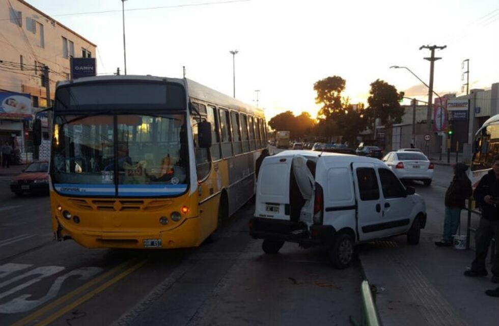 Sólo Bus temerario: accidentes y casi 40 infracciones por día