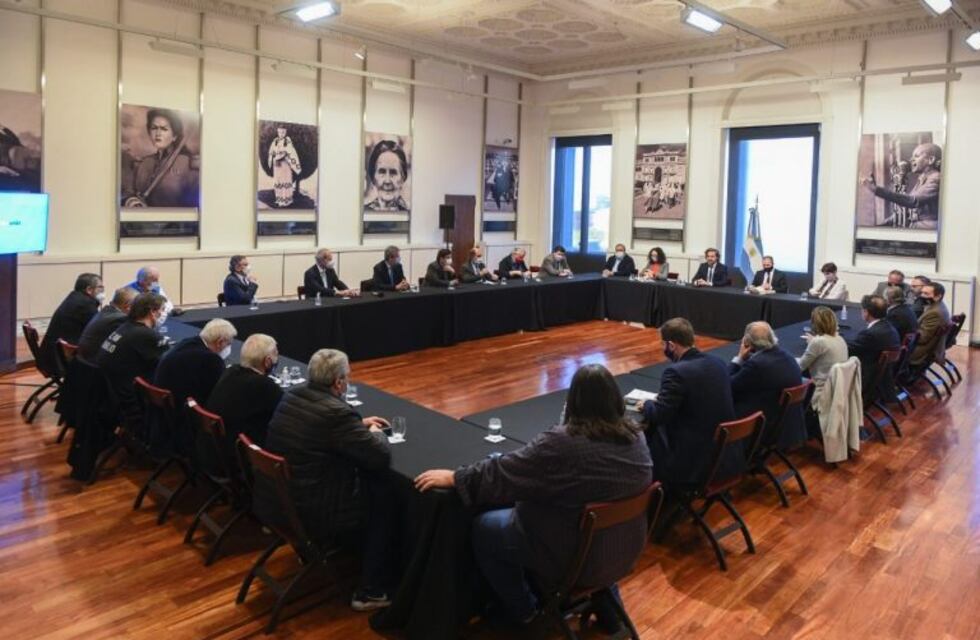El Gobierno y sectores productivos y sindicales acordaron colaborar para reactivar la economía