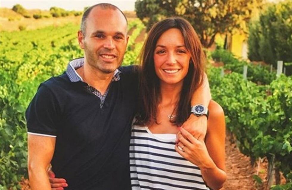 La mujer de Iniesta le dedicó una emotiva carta al jugador tras su despedida del Barcelona