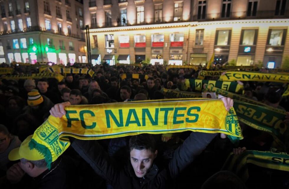 Hinchas del Nantes se juntaron en una plaza para pedir por Emiliano Sala