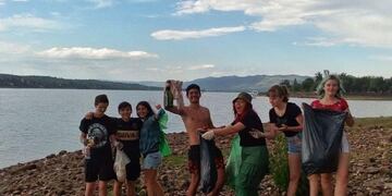 Nueva jornada de limpieza del lago San Roque