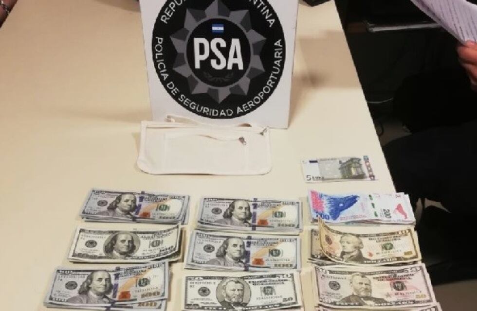 Intentó ingresar por el aeropuerto con 18 mil dólares y fue detenida